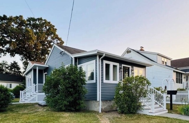 Seashell Bungalow - 3 Bed - Bath - Beach House