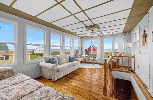 Seashell by the Seashore: Cozy 1BR Cottage Steps from Private Sandy Beach