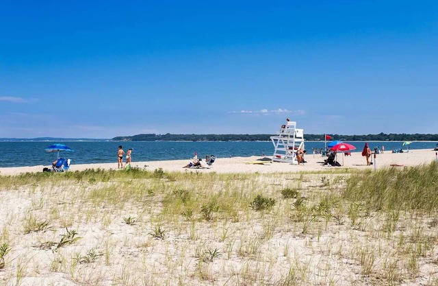 The Seashell, just a short walk to Long Beach, "Best Sunsets" in the Hamptons