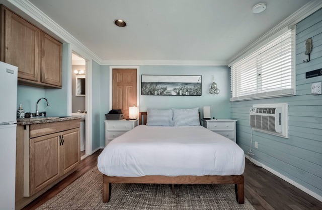 Seashore Condo Hotel #12B, Cozy Fire Island Escape, Near Ferry - With Bay Views and Steps from the Beach.