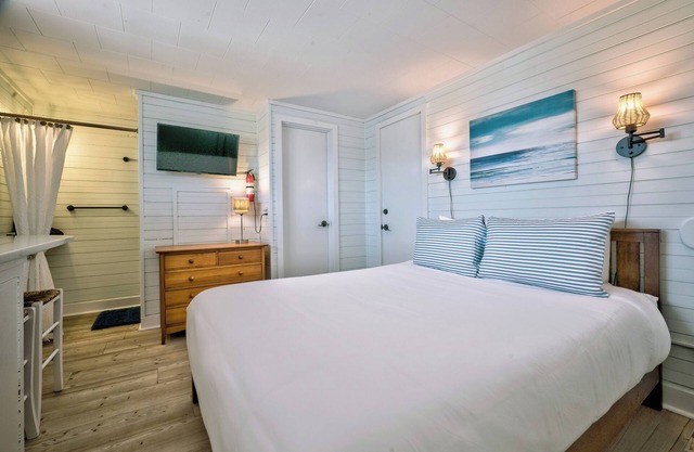 Seashore Condo Hotel Junior Suite, Cozy Fire Island Escape, Near Ferry - With Bay Views and Steps from the Beach.