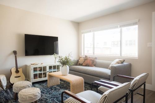 Seashore Suites by AvantStay Modern Comfort Steps from La Jolla Cove