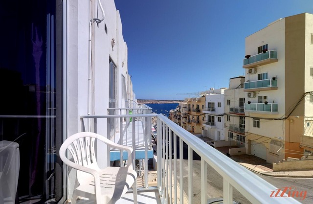 Seaside 2 Bedroom Apt w Side Sea Views - New