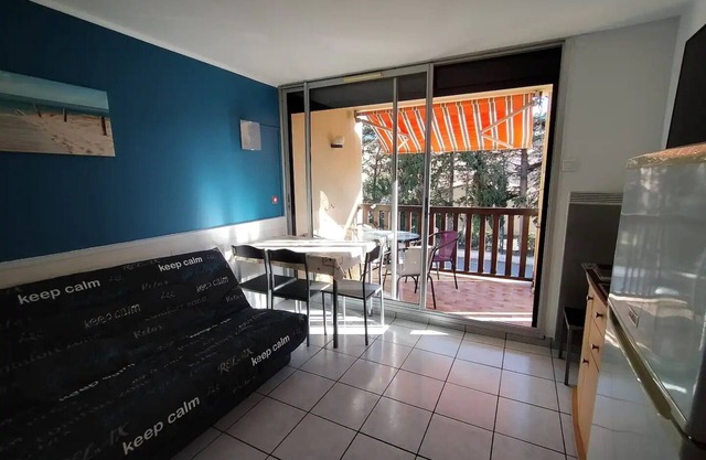 Seaside apartment, air conditioning, parking, swimming pool, 2 bedrooms