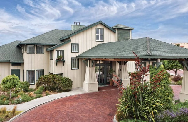 Seaside Bliss: Beach Condo Getaway
