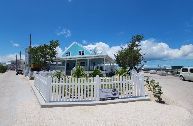Seaside Bliss: Dockside Living with Stunning Sunsets and Sunrises