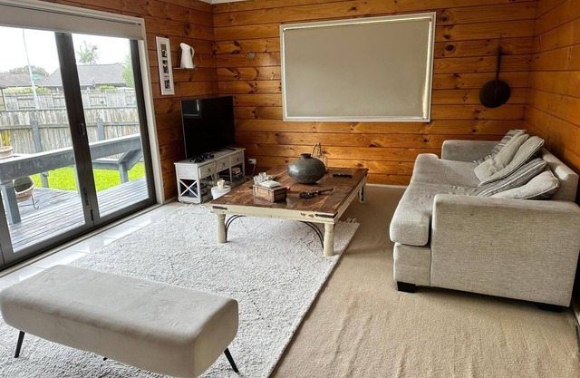 Seaside Bliss: Tranquil 3-Bedroom Bungalow, Steps from Ohope Beach