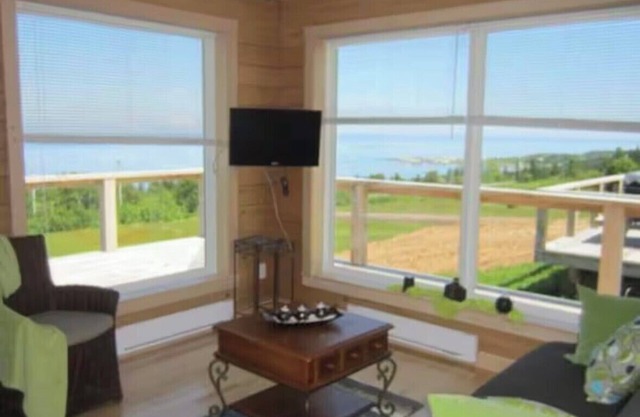 Seaside Cottage at Steinhart Distillery with ocean views. Pet-friendly!