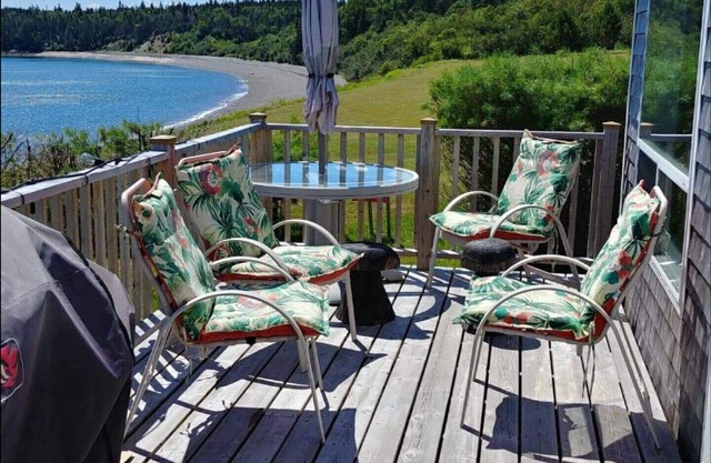 Seaside Cottage On Beautiful New Brunswick Strand