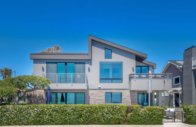 Seaside Entire Home (4 bedroom / 3 bath)