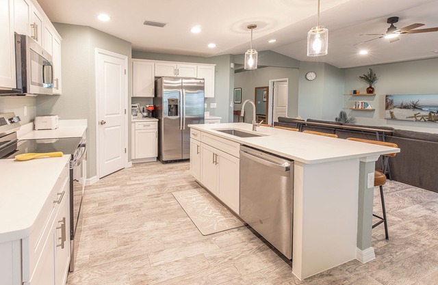 Seaside Escape Modern 3B/2BA
