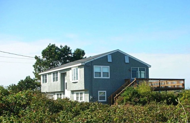 Seaside Escape on Biddeford Pool’s Charming 4-Bedroom NEW LISTING!