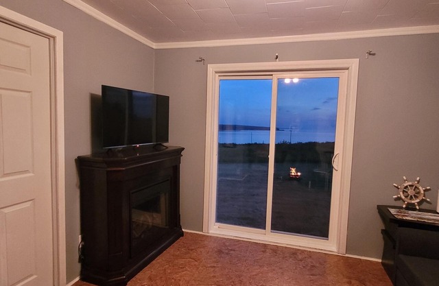 Seaside Escape with a million dollar ocean view. Pet friendly. Sleeps 4.