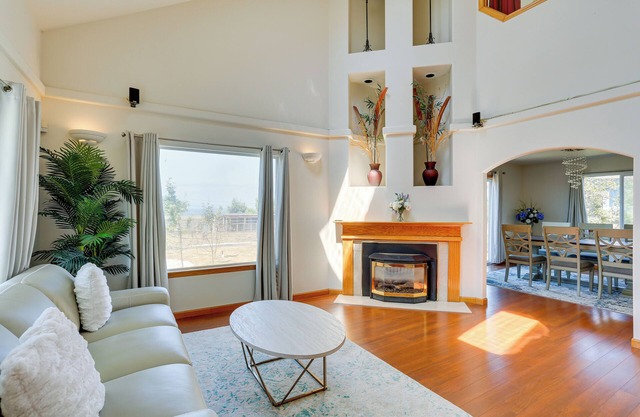Seaside Eureka Vacation Rental w/ Bay Views!