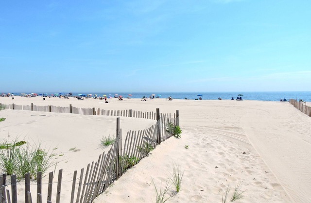 Stilvolles Strandhaus mit vielen öffentlichen Bereichen (Schritte zum Strand und zur Promenade!)