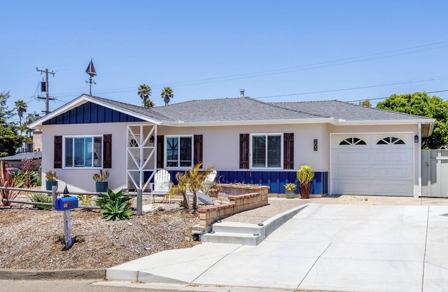 Seaside Garden Escape, A Stroll to the Beach!