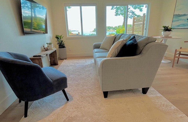 Seaside Haven Oceanfront Suite - Private Hot Tub