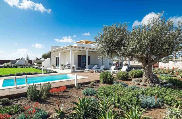 Ferienvilla am Meer Sizilien mit Pool