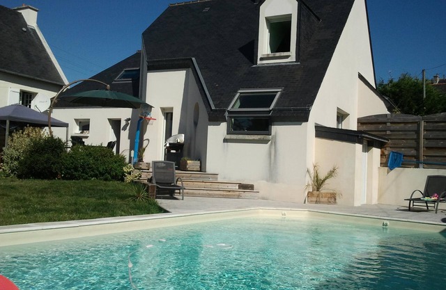 Haus am Meer mit beheiztem Pool, Stränden und Geschäften zu Fuß.