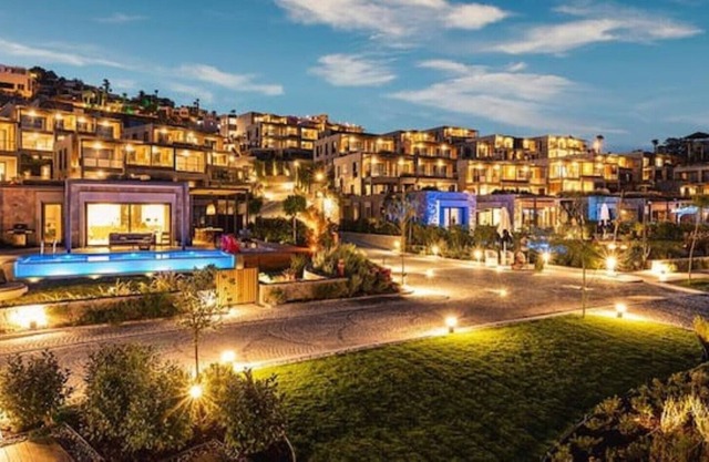 Seaside Luxury Serviced 4 Bedroom Flat in Bodrum