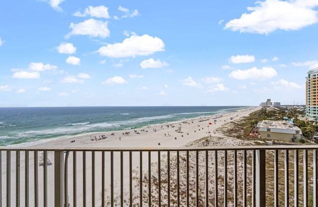 *Seaside OASIS* 2B-2B Condo with a Gorgeous View!