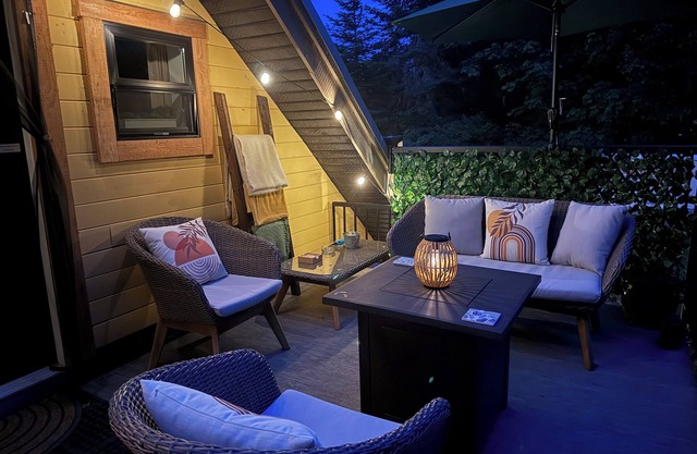 Seaside Perch - a Cozy Cottage near the beach.