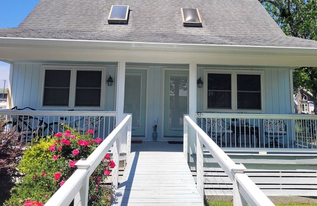 Seaside - Quaint apartment in the Village!
