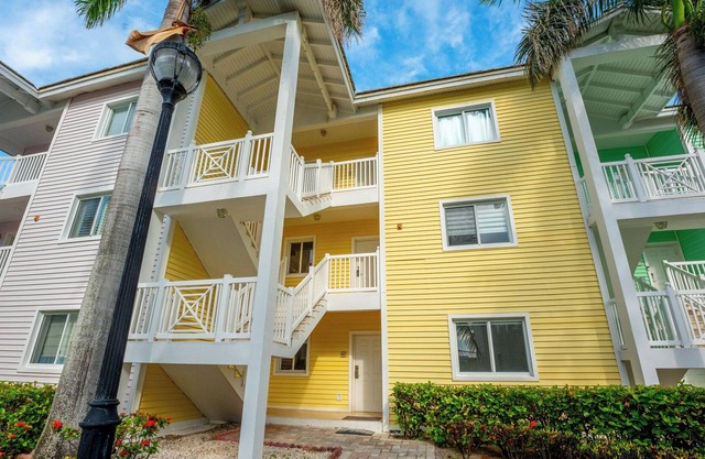 Seaside Retreat: Charming 2BR Condo in Bimini Bay Community