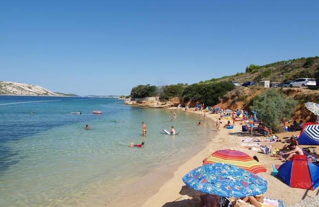 Cozy 3 Bedroom Apartment in Rab