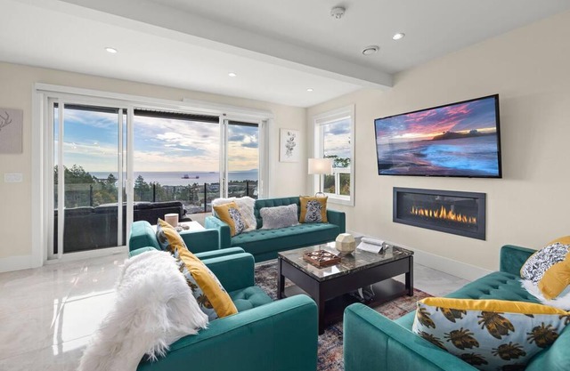 "Seaside Serenity: Your Dream Stay In Victoria Awaits!"