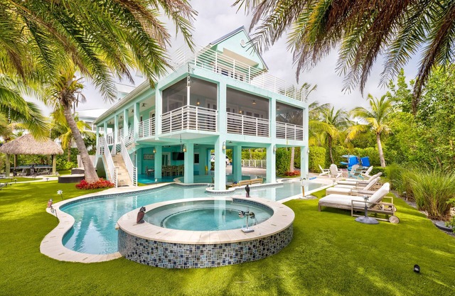 Seaside Serenity: Your Ultimate Getaway Awaits in Key Largo