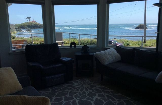 Seaside Vacation Rental Fantastic Ocean and Battery Point light House veiws