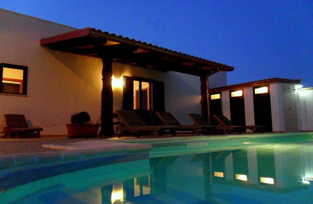 Seaside Villa mit Pool & Garten. 25 Minuten vom Flughafen entfernt, kostenloser