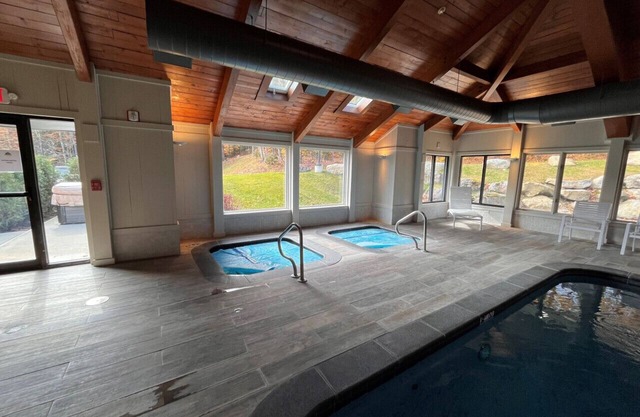 Seasons- 2bed, Ski on/off, clubhouse access