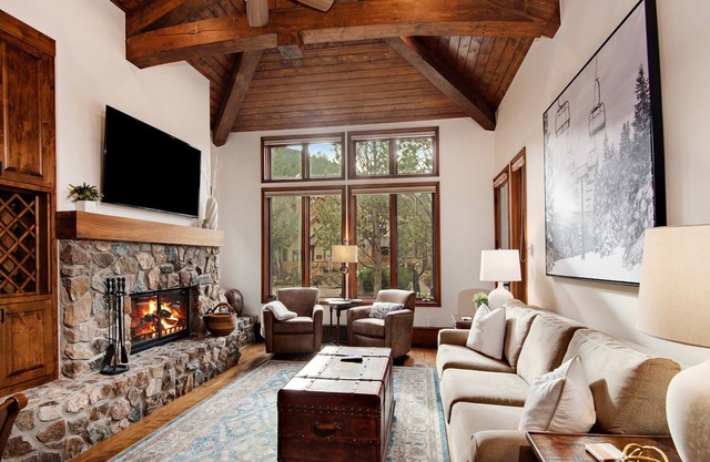 Upscale Condo | Close To Arrow Bohn Chairlift