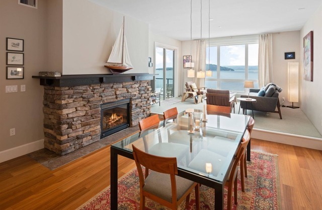 Seasons Top Floor Waterfront Heated Pool | Marina | Spa | Views