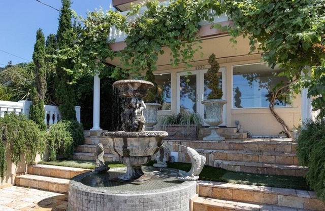 Seattle La Rustica Luxury Water View 2-story Villa