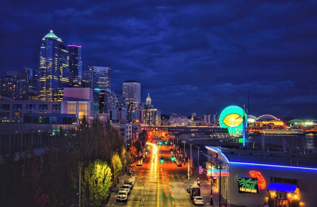 Seattle-Queen Anne 7 BR 3 BA. One Block to Seattle Pacific University.