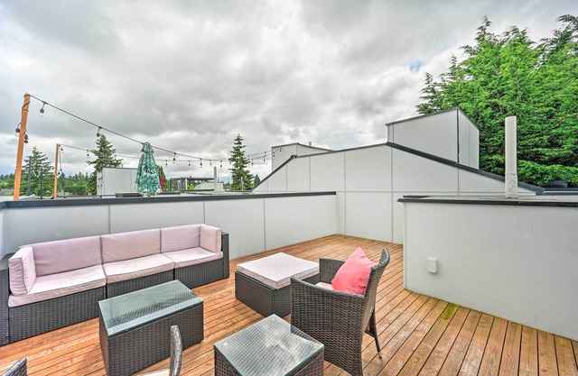 Seattle Townhome: Rooftop Deck < 7 Mi to Dtwn