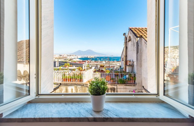 Seaview Apartment in Posillipo