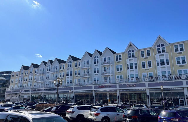 Seaview Escape~ 5 minute stroll to Beach & Private Outdoor entertainment Area