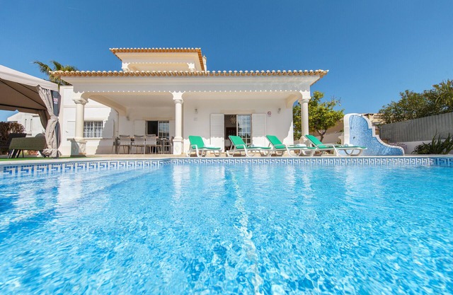 Seaview, Heatable Pool & BBQ in Albufeira