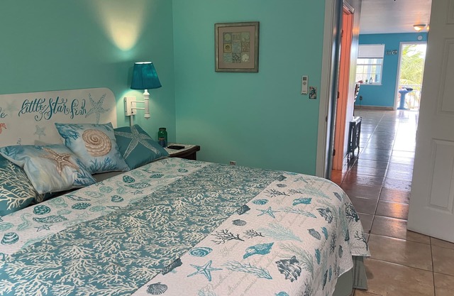SeaView Shell-ay, Hideaways