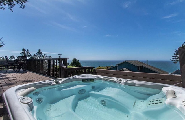 Neu! Seawood Vista ~ Einzigartiger Meerblick mit Whirlpool auf über einem Morgen.