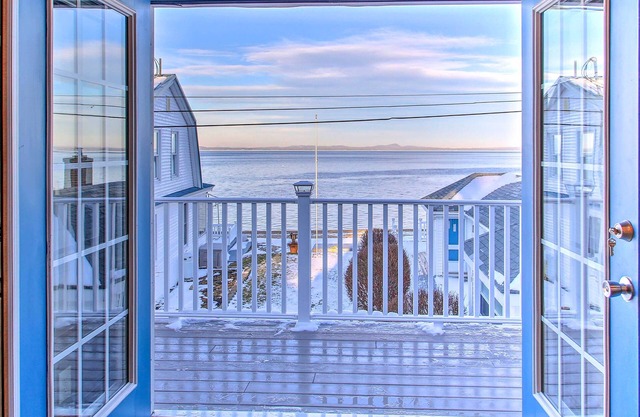 NEU! Sebago Lake Haven w / Deck & Waterfront View