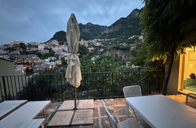 Sebastien with Garden cozy property in Positano