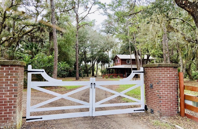 Sebring Florida bestgehütetes Geheimnis "Cracker Hammock Log Cabin"