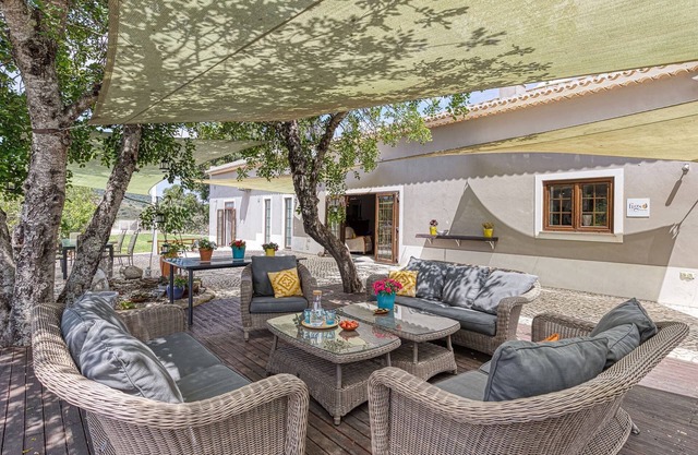 Luxusvilla in geschütztem Reservat-Privater Infinity-Swimmingpool mit Flussblick