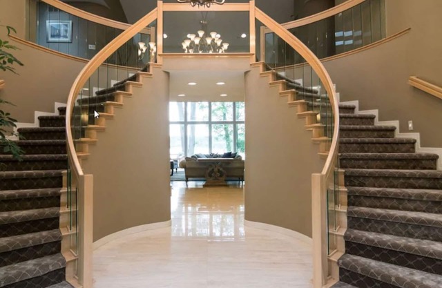 See Vorderseite Private Ruhige Hideaway Traditionelle Luxus Estate Mansion