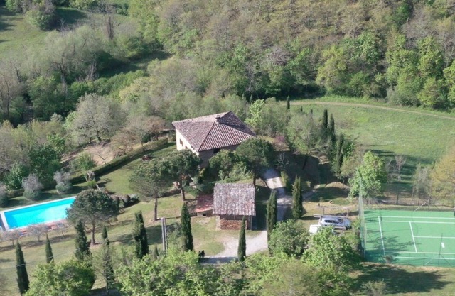 Villa aislada del siglo 17 en 40 acres con piscina y cancha de tenis